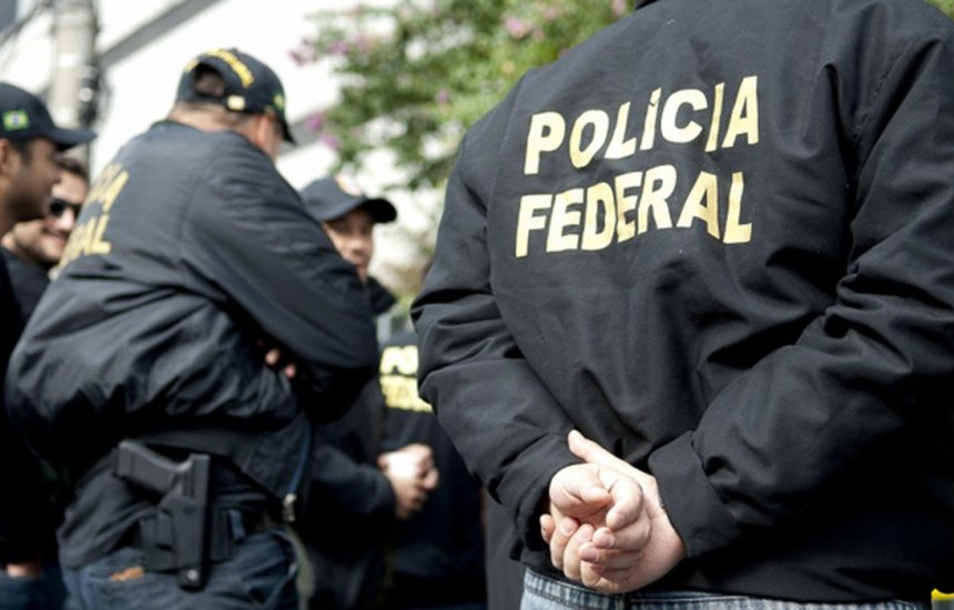 [Presidente Bolsonaro diz que reajuste a policiais em 2022 está suspenso]